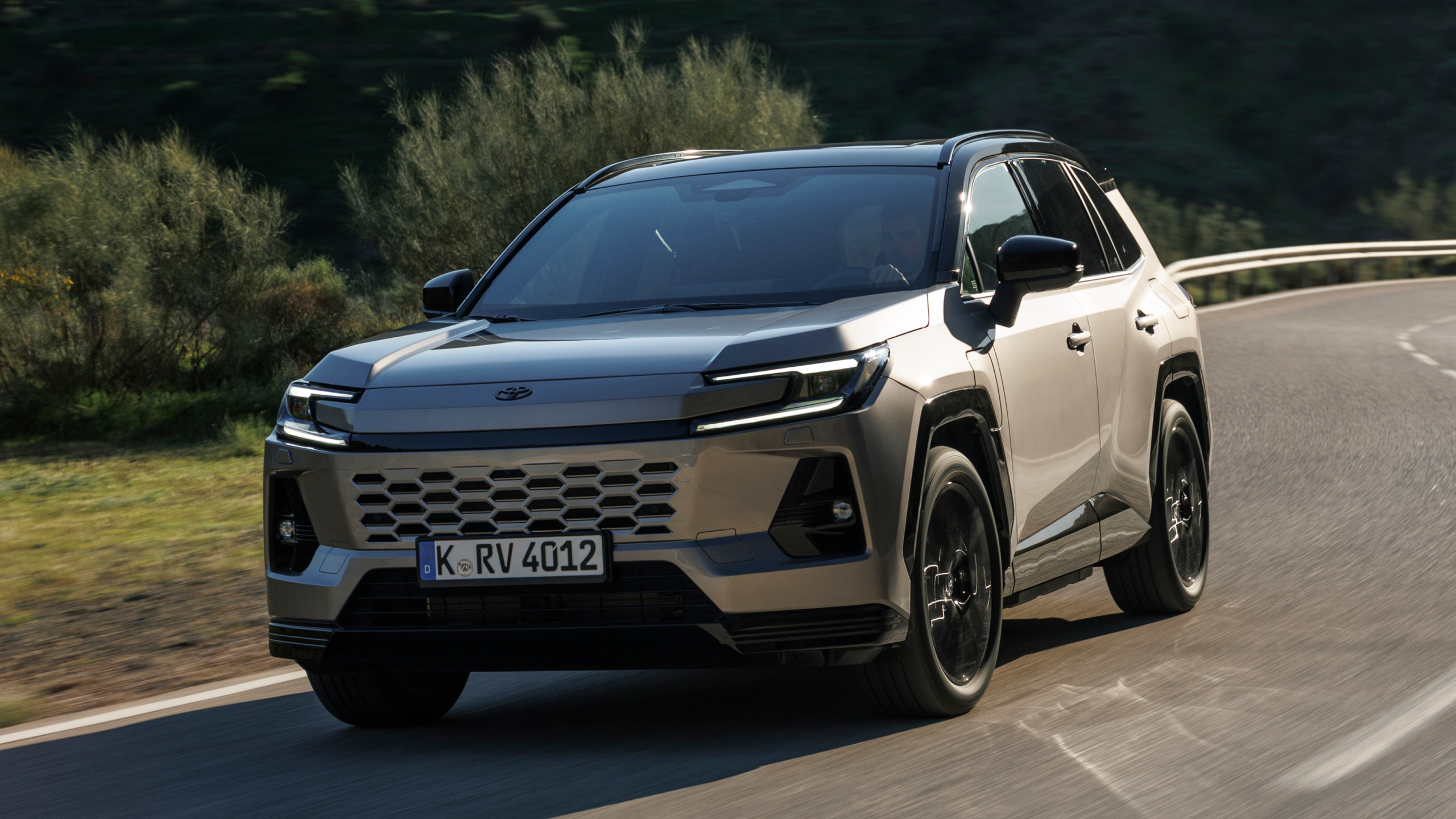 2026_RAV4_20PHEV__20Avantgarde_20Bronze_dynamic_001